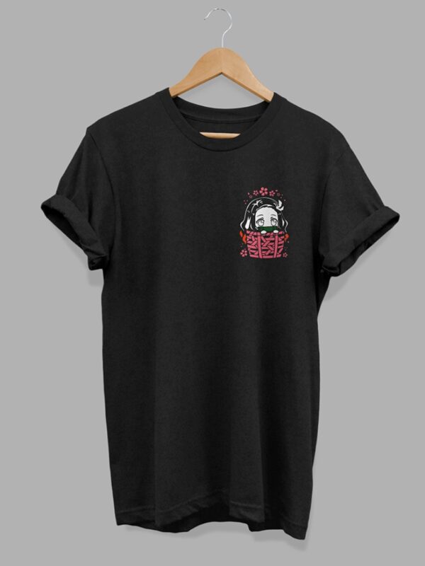 Nezuko de bolsillo | Camiseta negra | Kimetsu no Yaiba