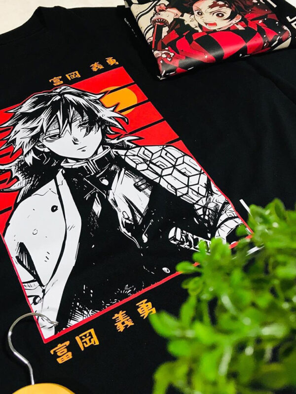 Tomioka vintage | Camiseta negra | Kimetsu no Yaiba