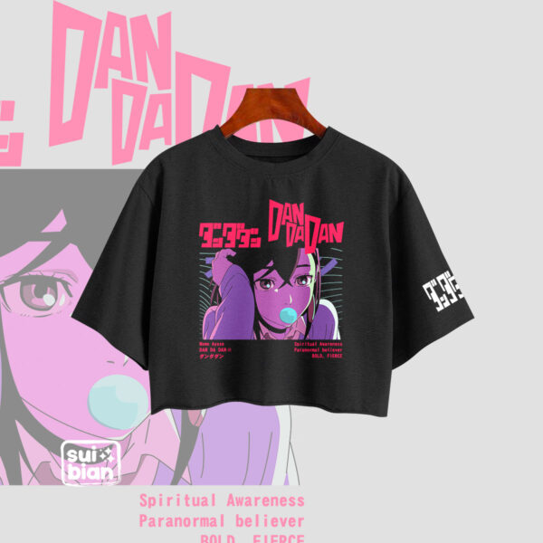 Momo Blush | Croptop Oversize negro | DanDaDan