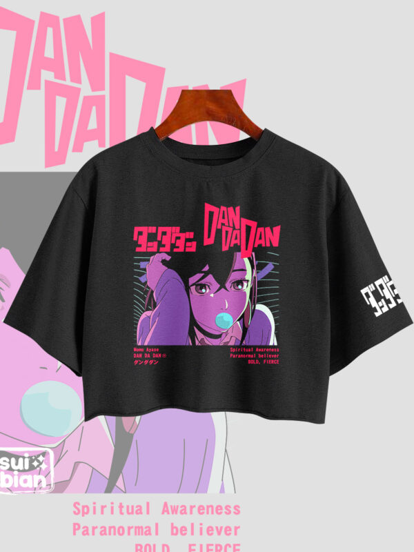 Momo Blush | Croptop Oversize negro | DanDaDan